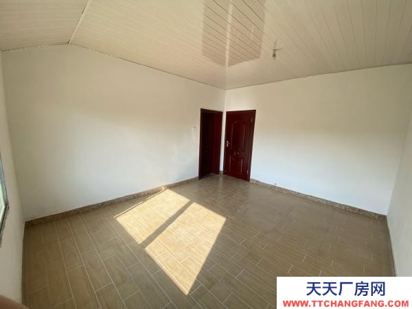 常德市桃源區(qū)交通便利，空間大，層高四米，儲(chǔ)存量大