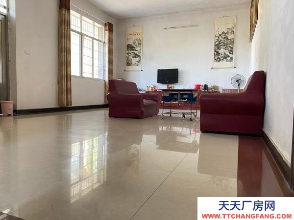 常德市桃源區(qū)交通便利，空間大，層高四米，儲(chǔ)存量大