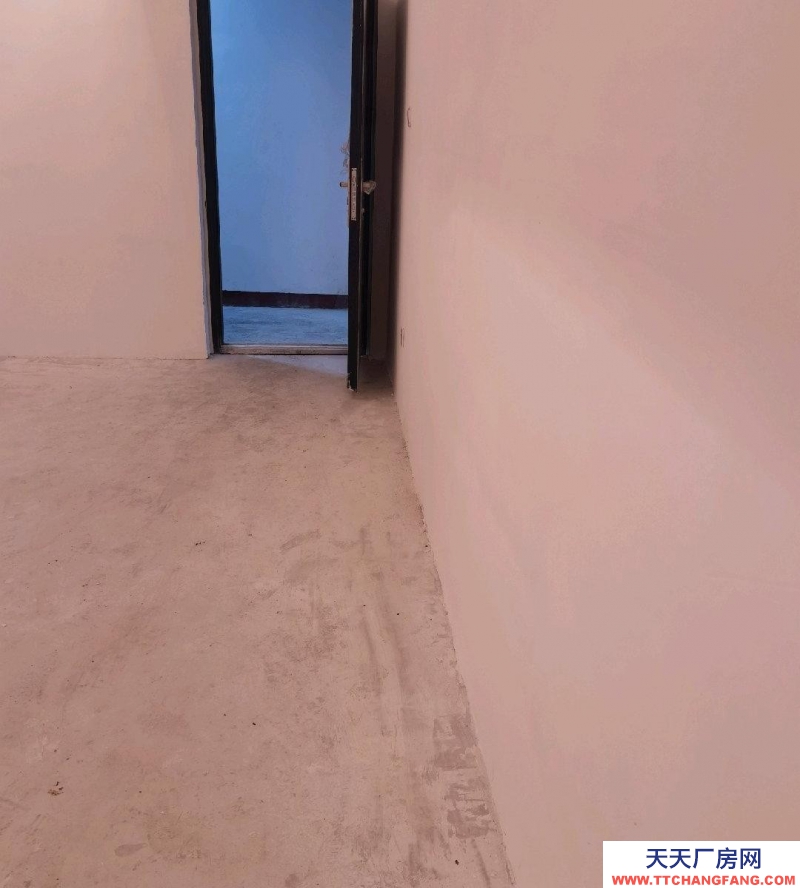 唐山 遷安 地下室面積大，干凈寬敞，下了電梯就到，存放東西方便。