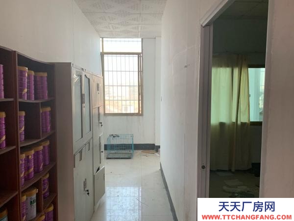 衡陽市雁峰區(qū)市職業(yè)中專附近3間大倉庫可辦公，可放貨物