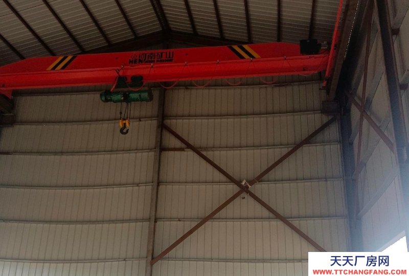 唐山 遵化 12米*30米廠房，帶天車。院內總面積大概3畝多。也可出售！