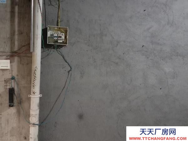 衡陽市石鼓區 一樓倉庫,交通便利,倉庫后是雅士林欣城大橋前面是機電大市場