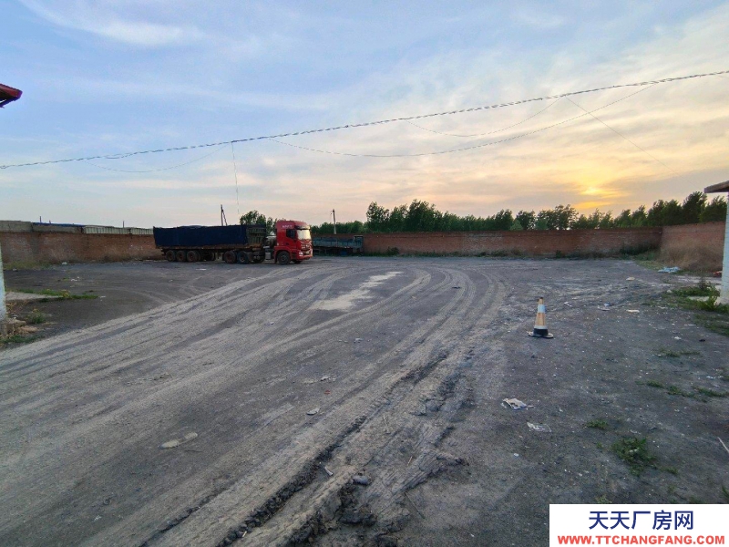 唐山 灤南 大院占地4.5畝，有北京平七間，尖頂門市房八間。