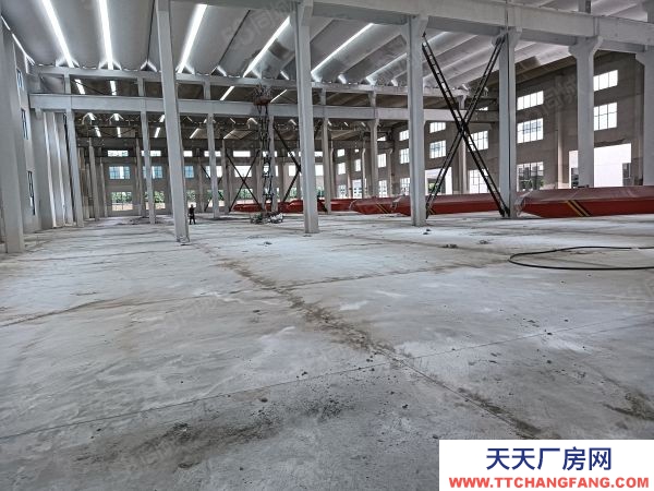 無錫宜興經(jīng)開區(qū)2800平可分租1400平標(biāo)準(zhǔn)廠房倉庫出租,有行車