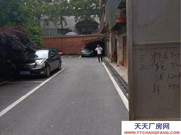 衡陽市珠暉區 本單位位于酃湖湘江大市場內，交通發達，進出方便，是做生意之