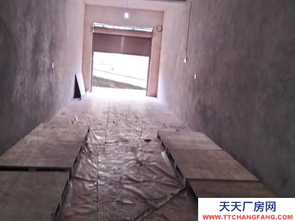 衡陽市珠暉區  自家房子車庫，面積大，位置好，做倉庫門面都可