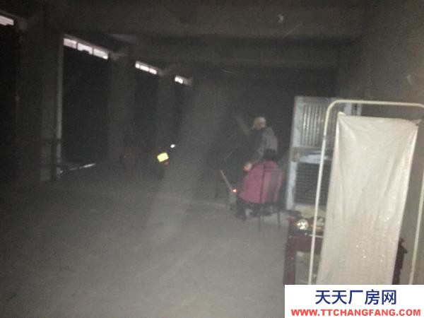 衡陽市耒陽區聶洲27組大樟隍嶺11棟靠耒陽河邊600平方倉庫道路暢通