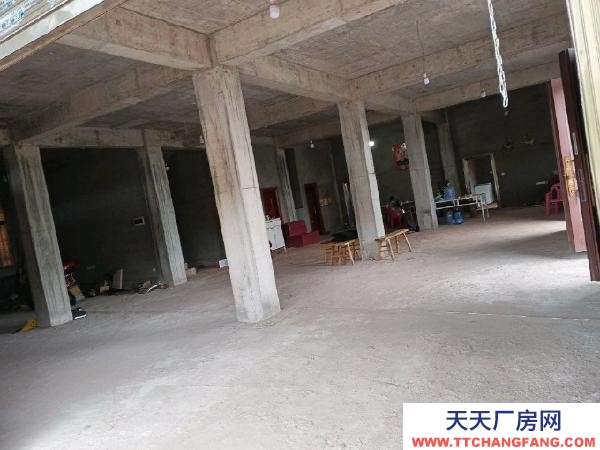 衡陽市衡陽縣建筑面積上下兩層750平方，另外有1500平方的場地，