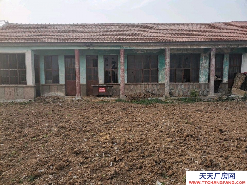 濰坊諸城本房屋大院坐落村頭原村大隊(duì)院緊靠大路進(jìn)出車方便