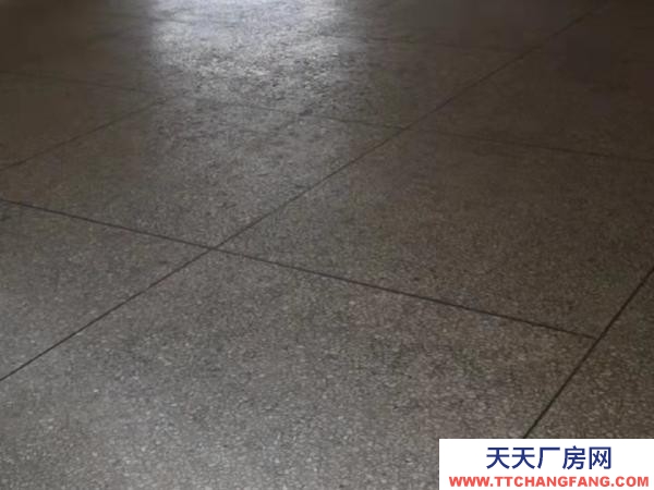 衡陽市常寧市 南門湖華僑城轉角處,三面環路,可做廠房或倉庫