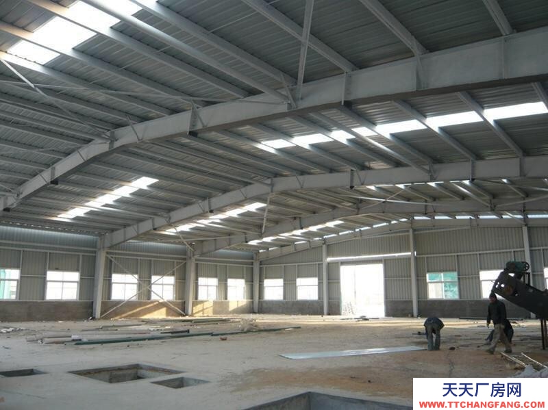 濰坊高密新建標準鋼結構車間1000平方米，內有5噸行吊