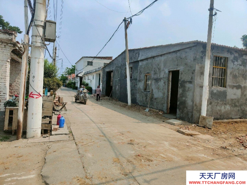 濟寧市中新建房屋，獨門獨院門窗水電齊全，