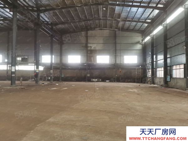 湘潭市雨湖區(qū)北二環(huán)路標(biāo)準(zhǔn)鋼構(gòu)廠房出租,配備多臺行車