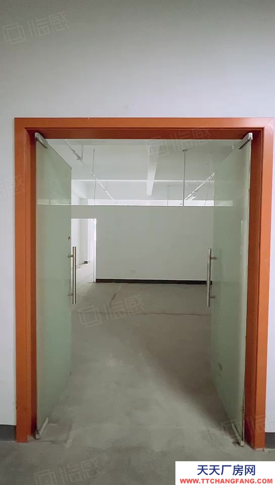 寧波奉化(出租) 房東直租 ，325方倉庫鄰奉化地鐵口和高速口，帶隔斷