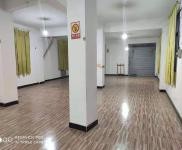 (出租)鄂州鄂城 花湖開發(fā)區(qū)9路車起點(diǎn)站旁 門面?倉庫 200平米