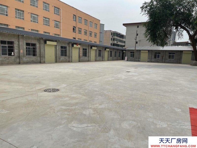 (出租) 渭南臨渭院內設有衛生間，庫房干凈整潔，交通十分方便。