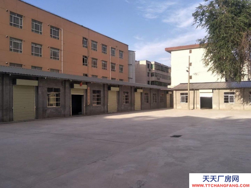 (出租) 渭南臨渭院內設有衛生間，庫房干凈整潔，交通十分方便。