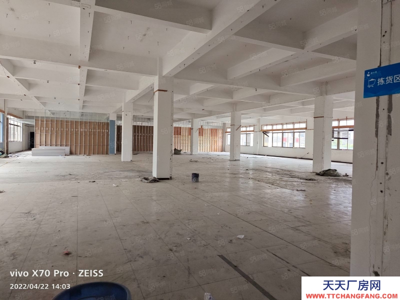 溫州龍灣(出租) 出租濱海標準廠房，二樓3000平方，高4米，價格13，可分租