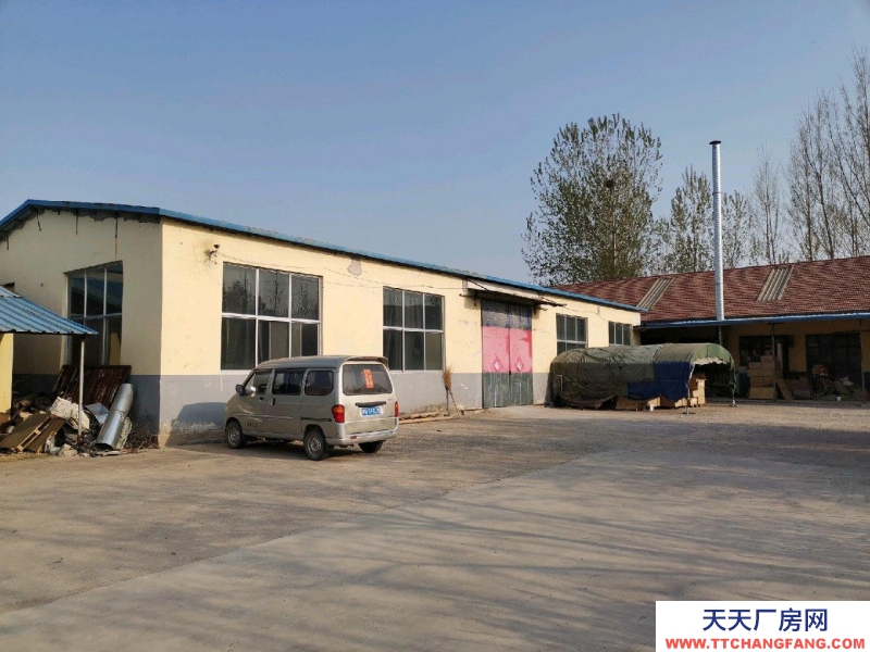 臨沂沂南靠近大路，進(jìn)出方便，水電齊全，門口寬敞，可以直接開進(jìn)去大車。