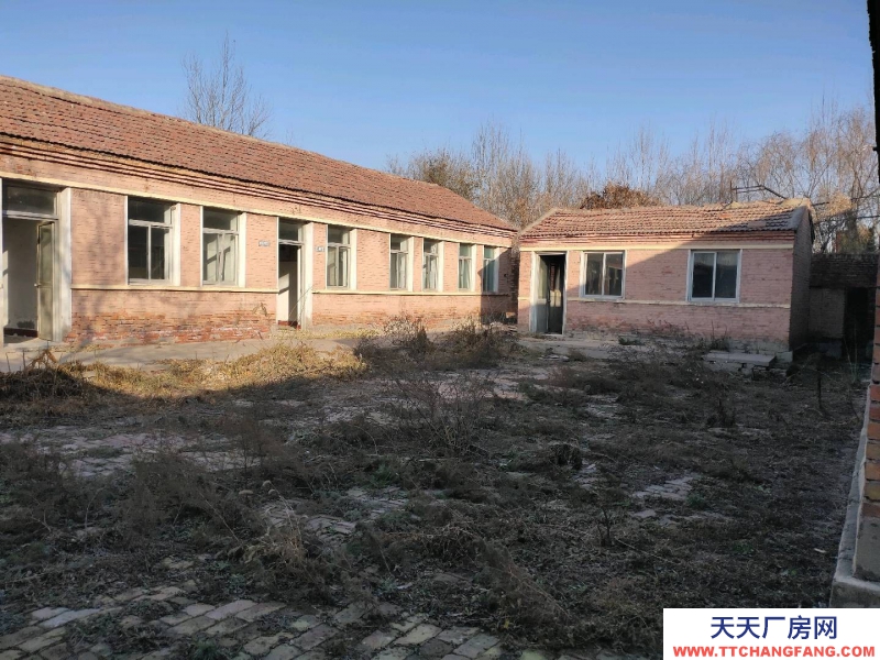 廊坊 文安 德歸兩排房屋居住辦公存儲水電暖院內門口可停車大車