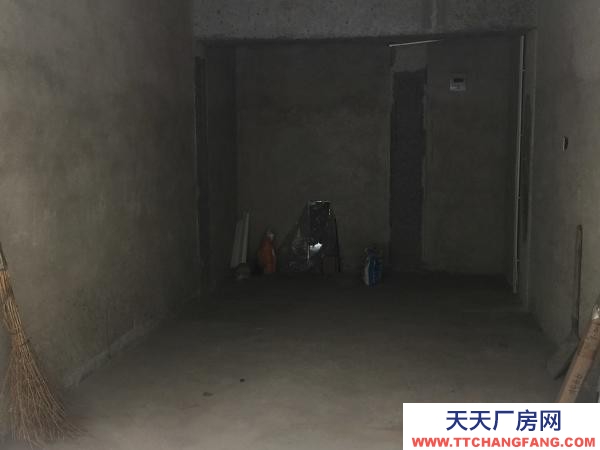 邵陽市大祥區小區內，存放貨物安全、進出方便可做門面使用