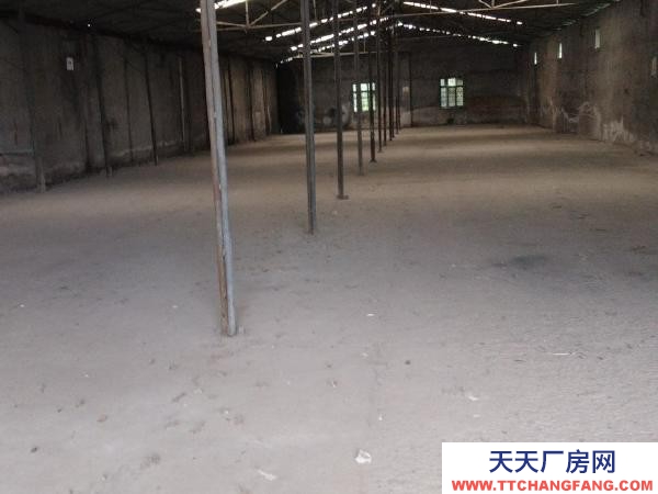 (出租)潛江 在月湖灣灣旁邊的道路寬廠?？蛇M十七米長的大車