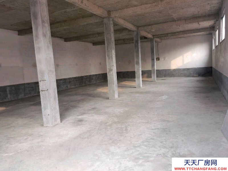 臨沂平邑邑東府邸往北100米，南北通透，水電齊全，有辦公室和臥室，