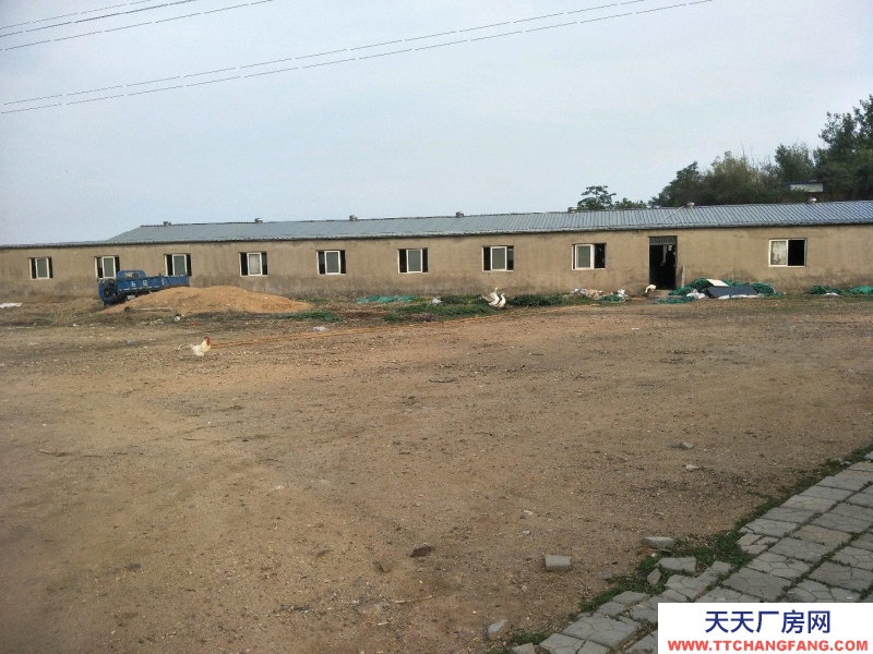 秦皇島 山海關 位于山海關外環路旁，獨立大院，三項電，廠房2000多平米。