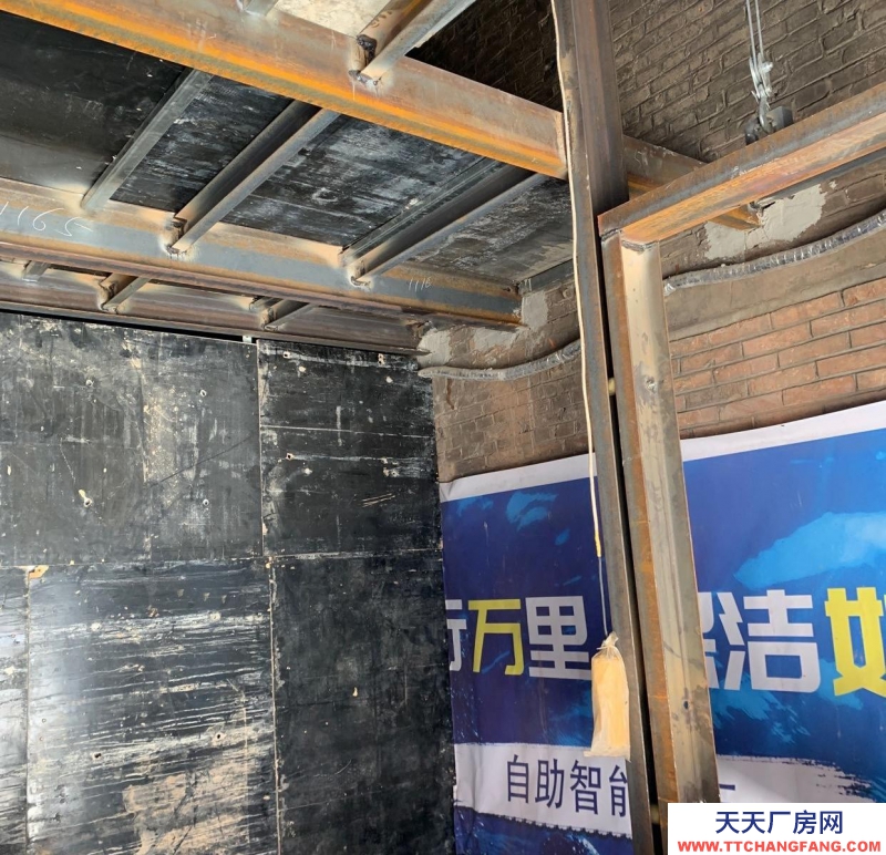 (出租) 上下兩層，有升降機。共40平米卷閘大門小車可進庫