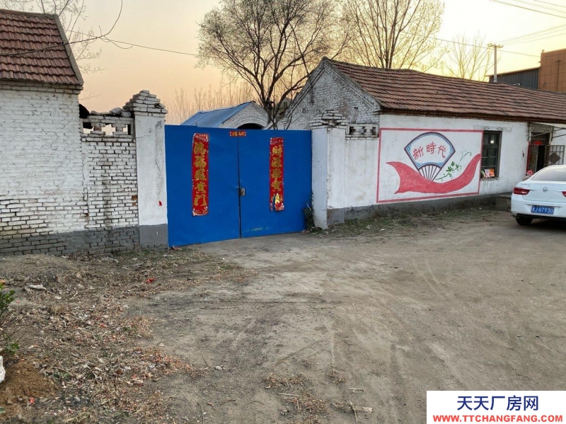 泰安新泰羊流坦里村泰新省道路邊，交通便利