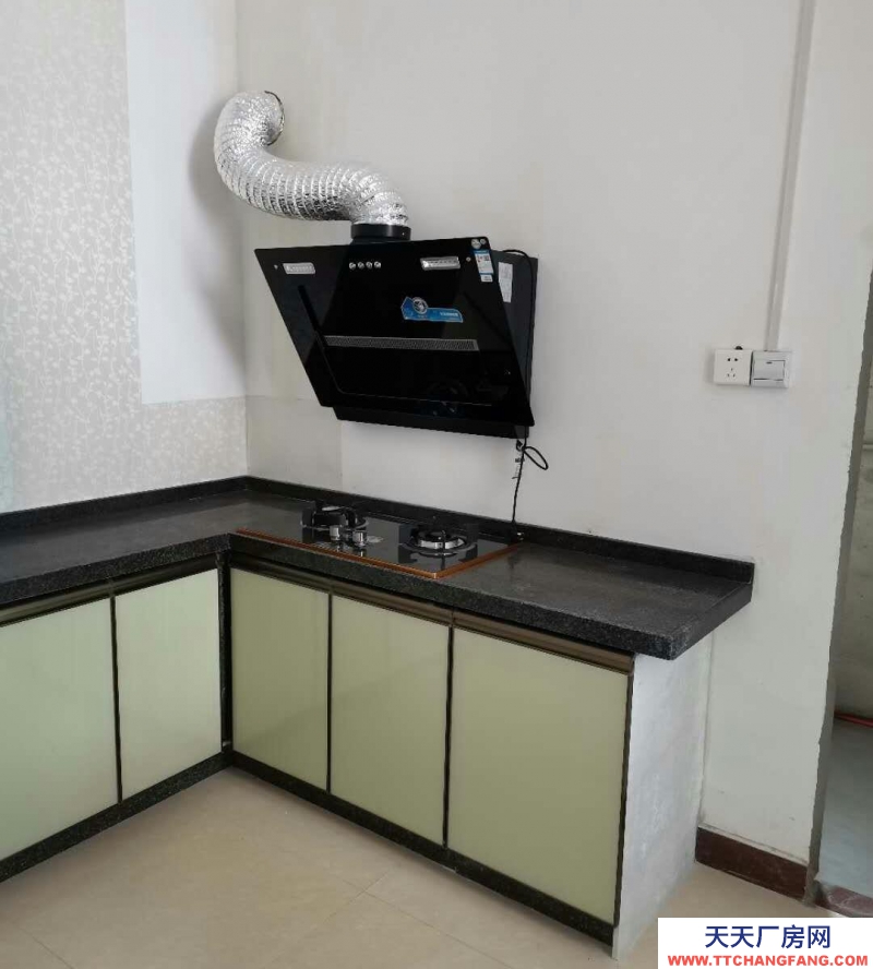 (出租)桂林秀峰蘆笛巖于家村整棟樓出租，有一大院