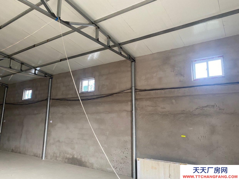 秦皇島 昌黎 緊鄰國(guó)道，交通方便，可進(jìn)大車，可做體育基地