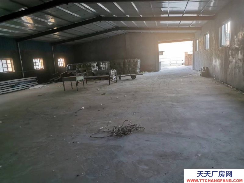 聊城冠縣北環(huán)路南王莊子出租倉(cāng)庫(kù)，交通便利，水電齊全，價(jià)格面議。