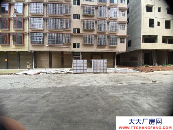 邵陽市邵東縣 湘西南物流園 馬路寬。收發物流方便 沒有交通管制