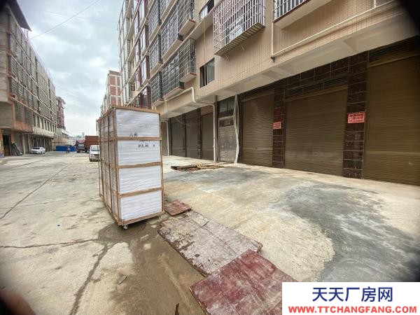 邵陽市邵東縣 湘西南物流園 馬路寬。收發物流方便 沒有交通管制