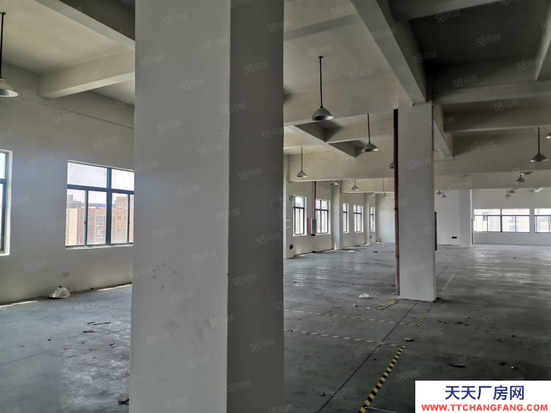 溫州樂清(出租) 中心大道邊上標準廠房，形象佳，院子大