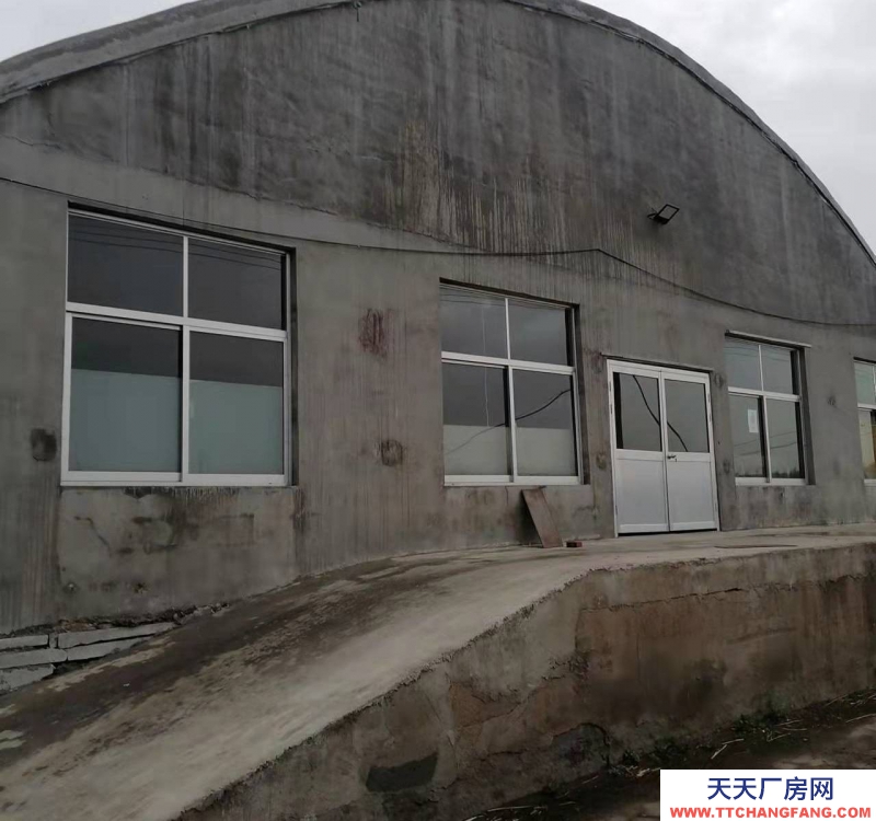 威海榮成滕家鮑村兩個自動化雞棚雞舍，面積共3000平米