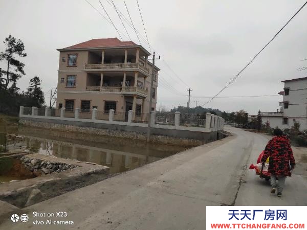 邵陽(yáng)市武岡區(qū)空地一千平，十臺(tái)空調(diào)熱水器床齊全，國(guó)道邊上，三相電