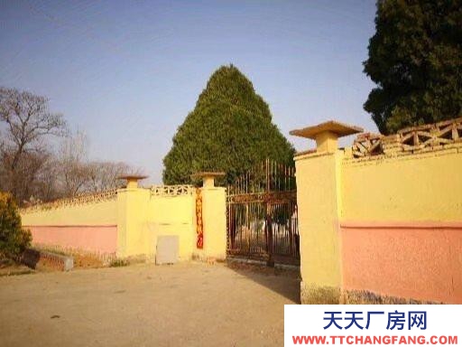 威海乳山廠房出售。離市區(qū)1鐘的車程，緊鄰公路，交通十分方便。