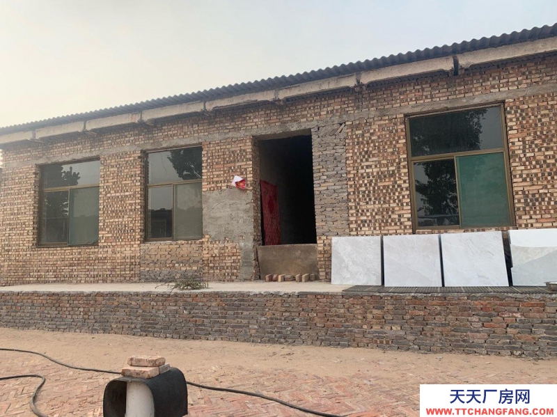 (出租) 2000余平庫房，有三項電，可通暖氣