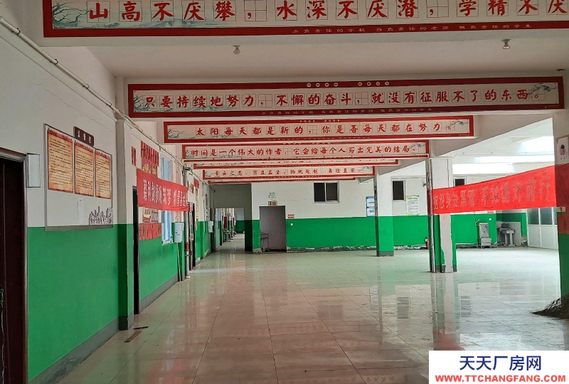 邯鄲 臨漳縣建筑面積9000多平，有教室、宿舍、餐廳、操場等教學設施。