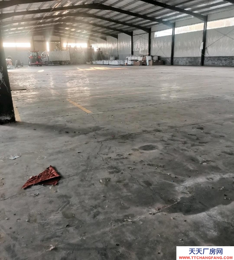 德州臨邑S242省道旁邊，交通便利，水電齊全，可做庫(kù)房。