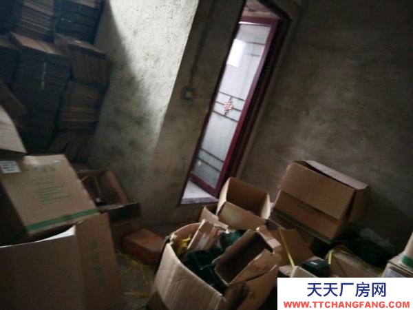 邵陽(yáng)市新邵區(qū) 一樓小倉(cāng)庫(kù)帶廁所通電通水