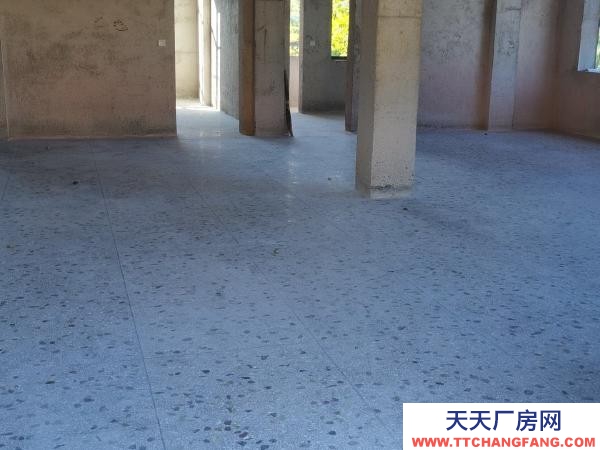 邵陽市邵陽縣房孑共四層，一二層框架結構。