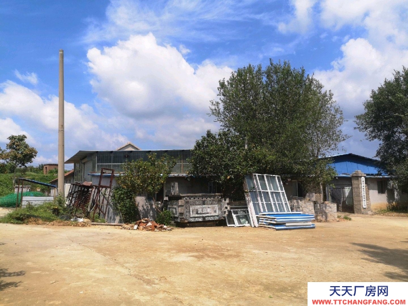 日照東港院外寬闊，可停多輛大車，交通方便，水電齊全，不受周邊環(huán)境影響