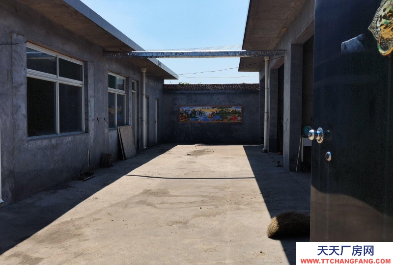 (出租) 有住宿有庫房有衛生間有廚房，居家辦公辦廠作庫房都可以