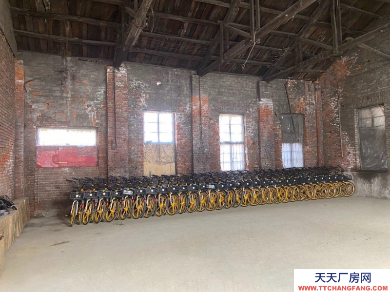 (出租) 丹東振安區(qū)庫房4.5門高，有動力電，監(jiān)控，車停大門口，離鬧門區(qū)近。