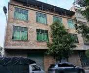 (出租) 門口就是馬路，有停車位