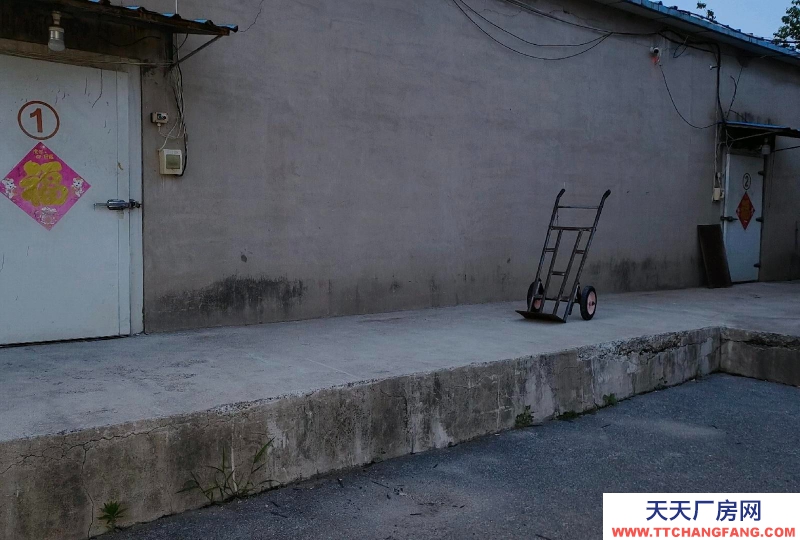 (出租)遼陽宏偉 保鮮冷庫7個庫，每個庫120平方米，適宜儲存各種水果。