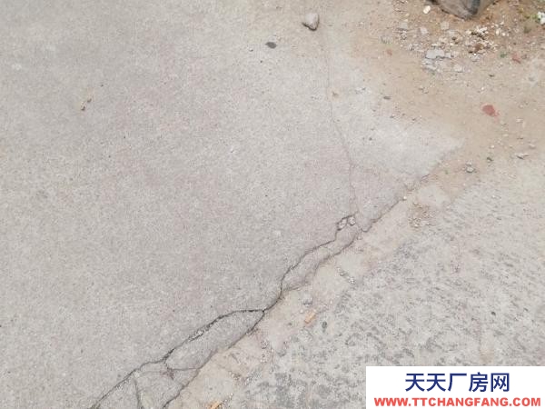 岳陽市岳華容區 兩間門面，共110平方。